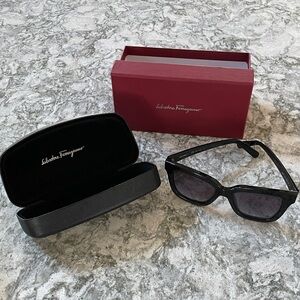 Like new Ferragamo cat-eye sunglasses